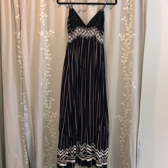 Lovely Maxi Dress 🍒🌹 - Picture 4 of 6